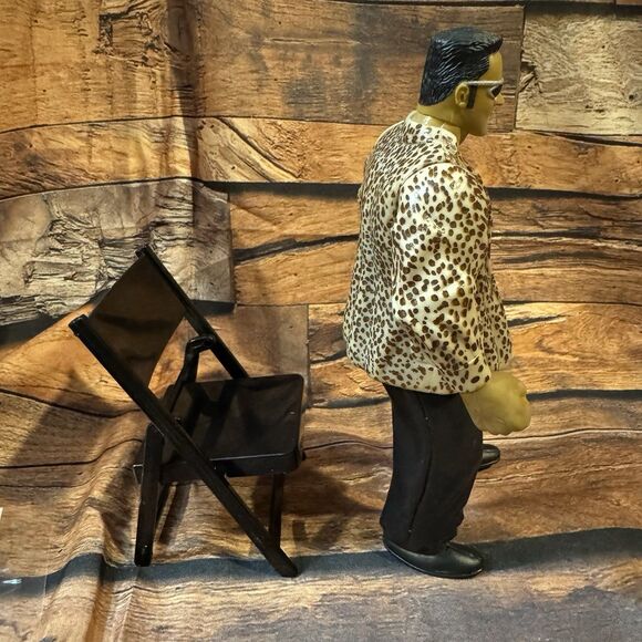 WWF The Rock Wrestling Figure Summer Slam 99 Fully Loaded 2 Jakks Pacific Chair - Picture 3 of 8